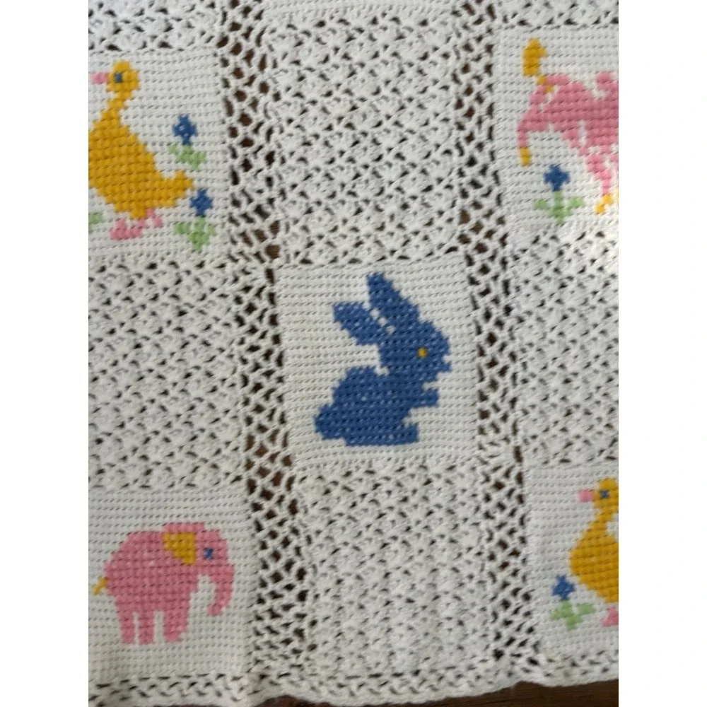 Crochet Baby Blanket‎ Afghan Throw White Blocks Squares Animals Handmade